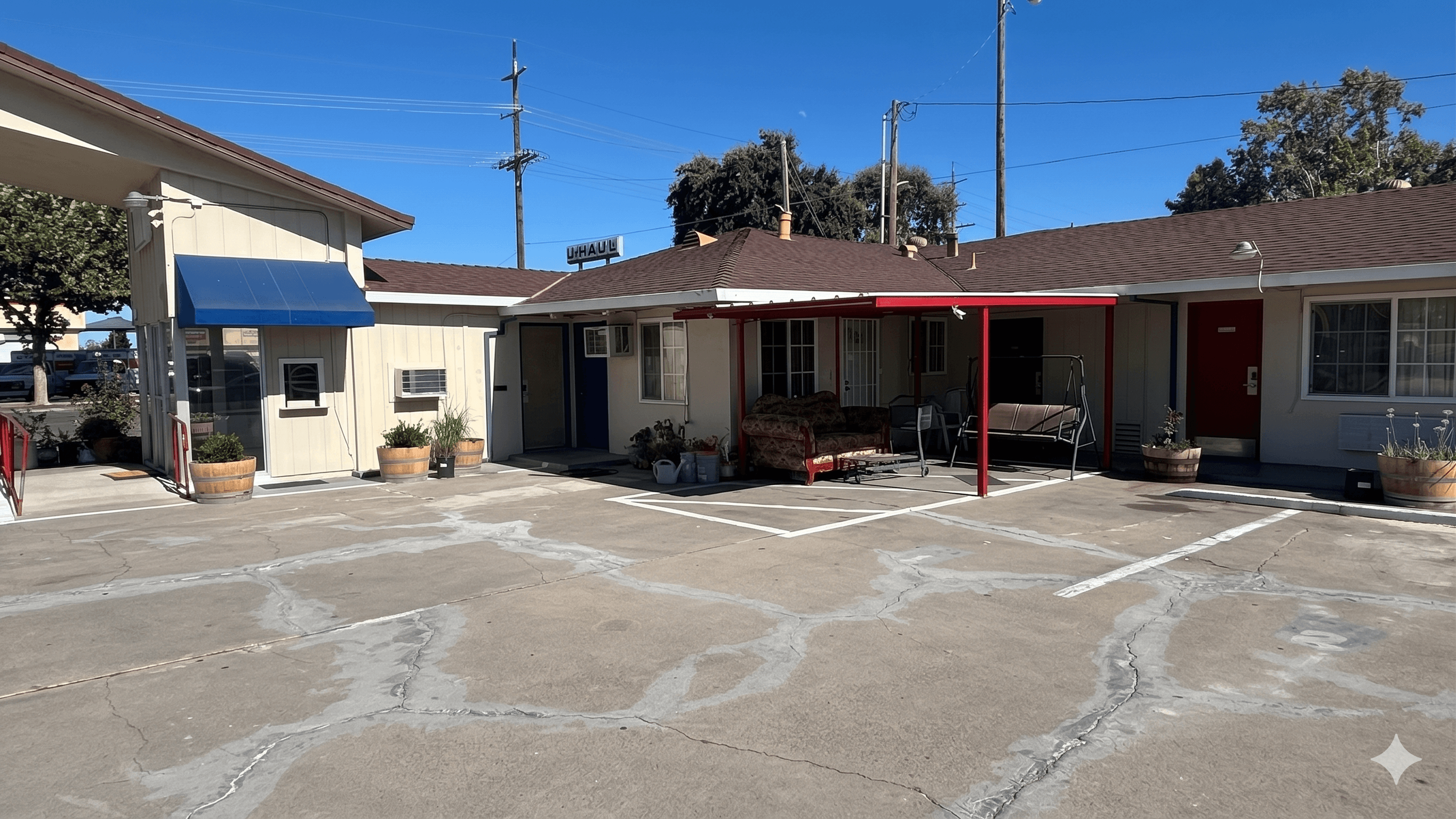 Del Rancho Motor Inn front office